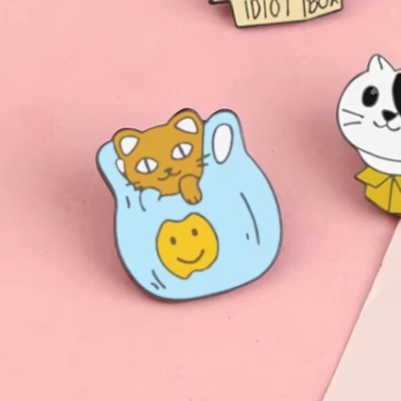 Cat - In a Bag - Enamal Pin - Picture 1 of 5